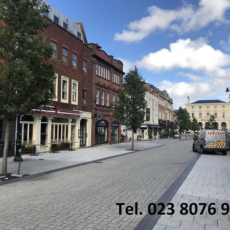 Honest City Centre Apartment 2 Southampton Exterior foto